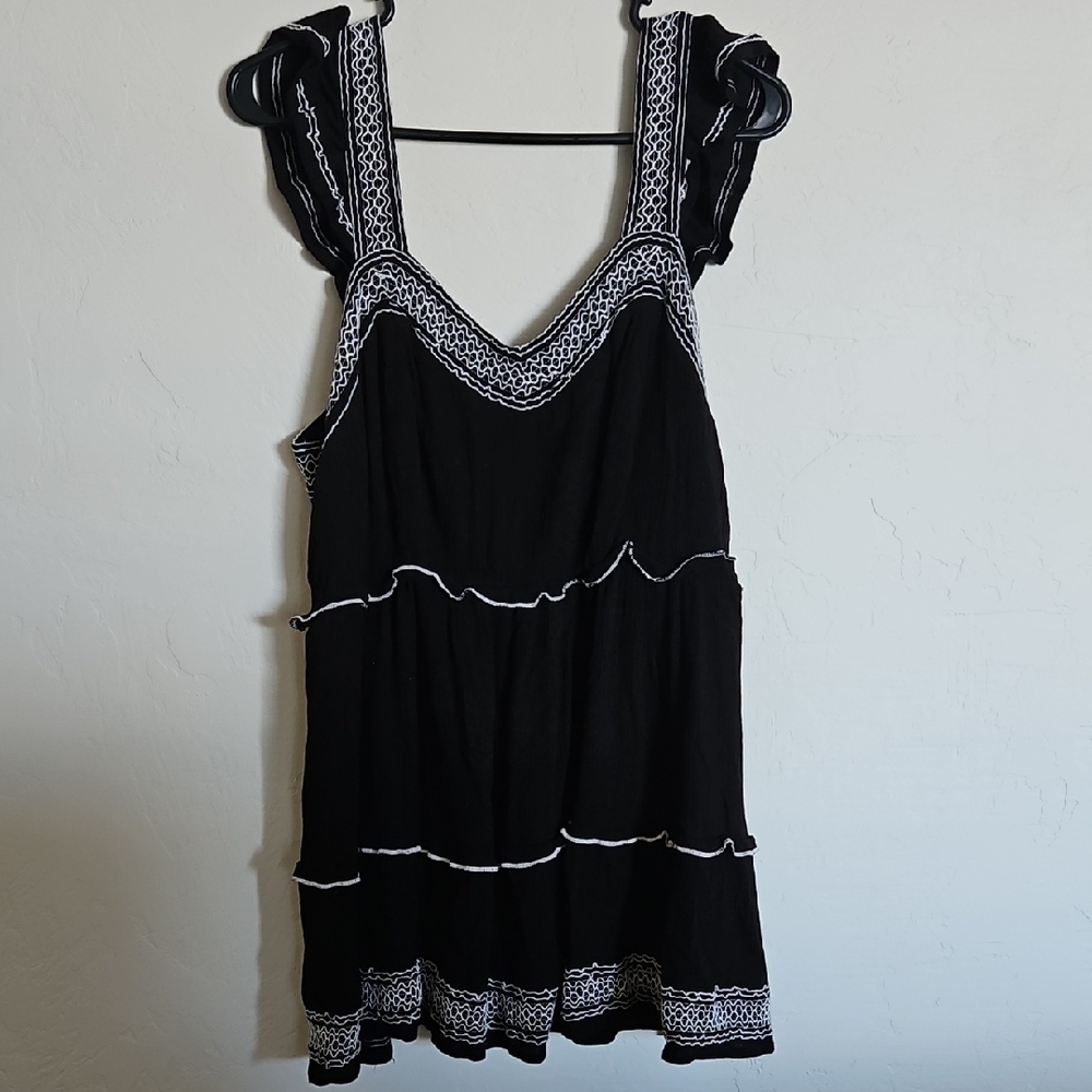 Torrid Black & White Tunic Top 1x